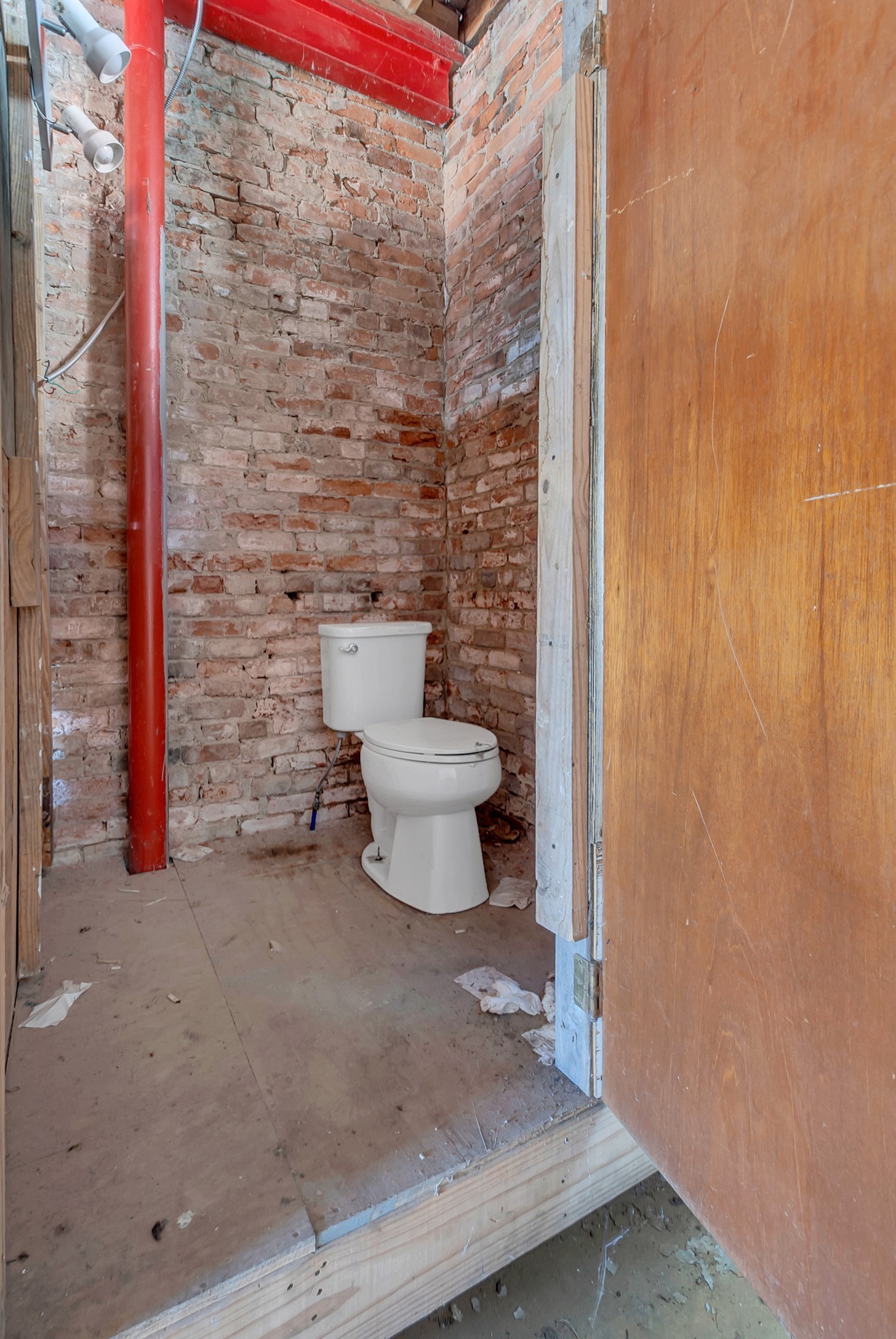 209 West 13th Street Columbia, TN 38401 - Photo 25 of 84 a view of a bathroom