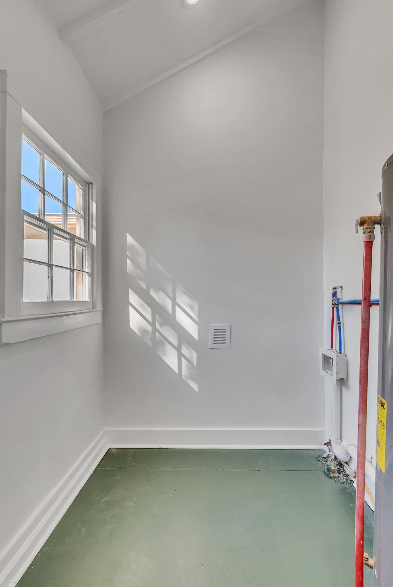 209 West 13th Street Columbia, TN 38401 - Photo 36 of 84 a view of a room with gym equipment