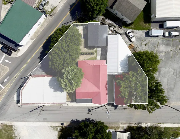 a view of livingroom with furniture