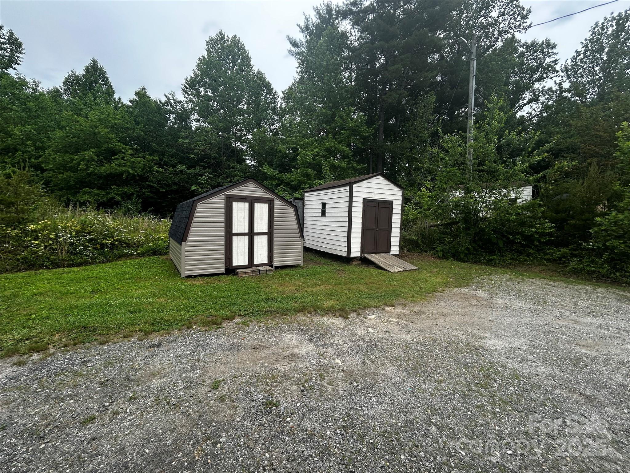 1676 Old North Road Lenoir, NC 28645 - Photo 3 of 27 Gallery Image 3