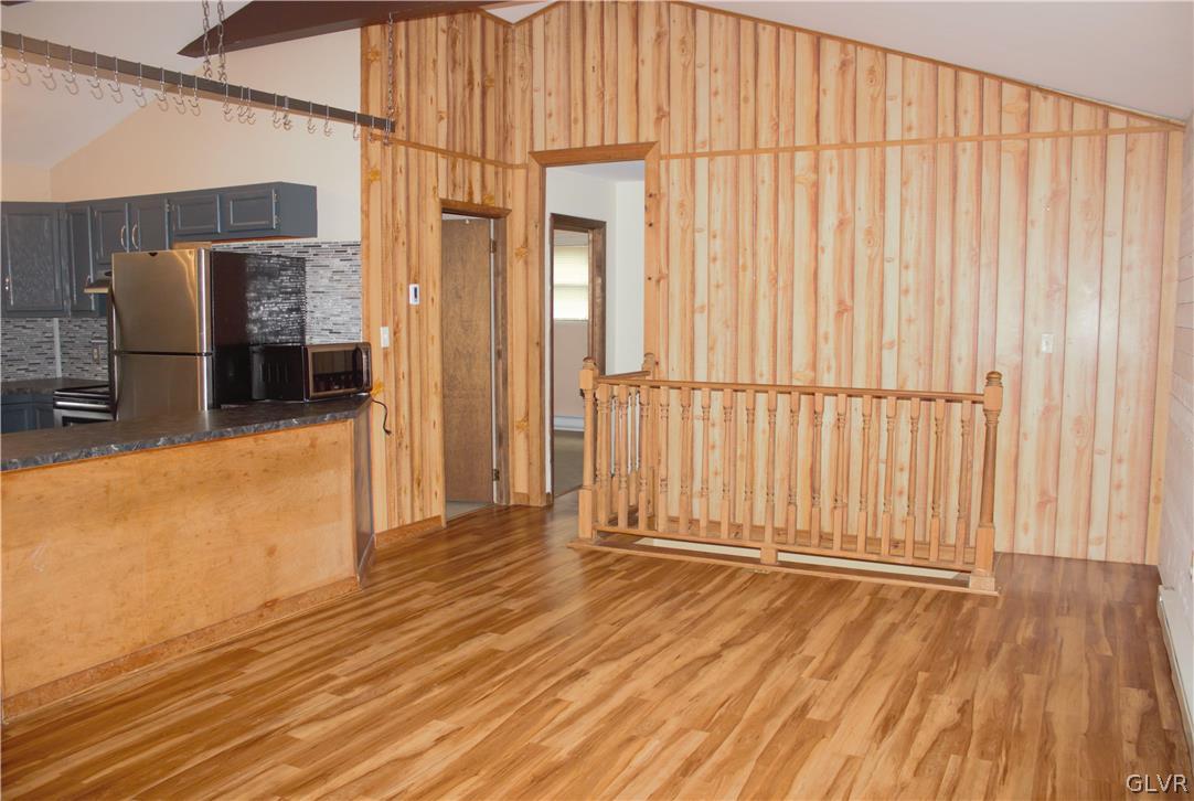 38 Algonkin Road Jim Thorpe, PA 18229 - Photo 27 of 44 Living Room