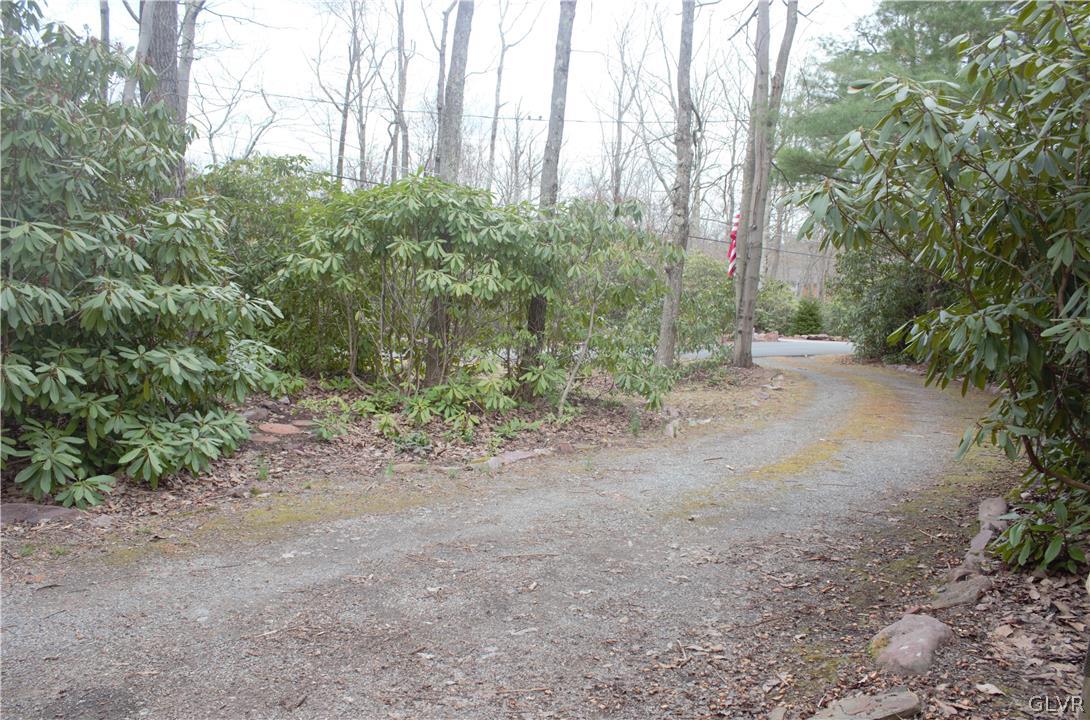 38 Algonkin Road Jim Thorpe, PA 18229 - Photo 3 of 44 Driveway