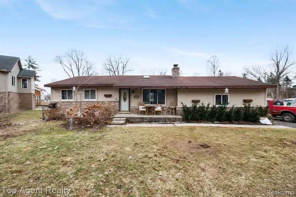 $350,000 | 2065 Ridgemont Street, Commerce Township, MI 48382