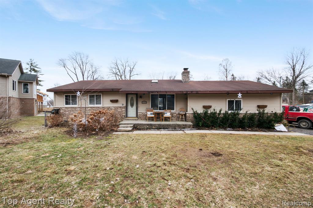 2065 Ridgemont Street Commerce Township, MI 48382 - Photo 1 of 35