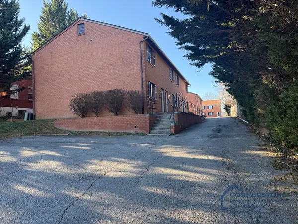 $1,160 | 106 Lee Avenue Northeast, Unit 10, Roanoke, VA 24012