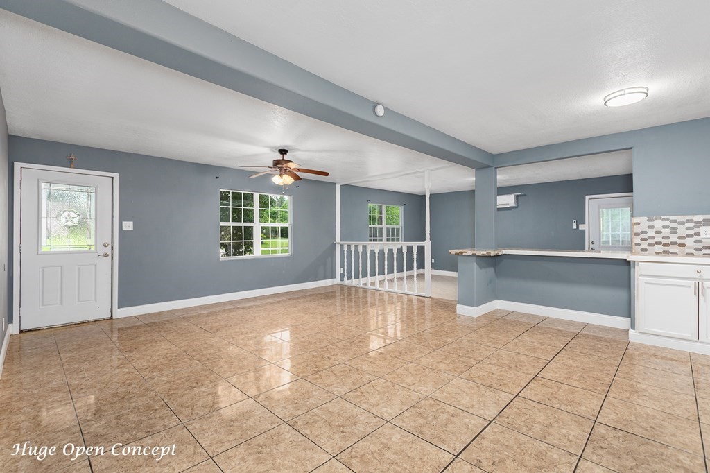 2915 Freeman Street Lufkin, TX 75901 - Photo 14 of 33 a view of an empty room with a window