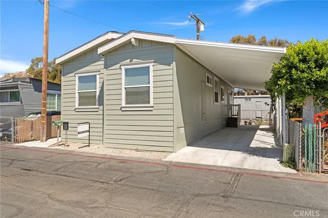 a view of a back yard of the house