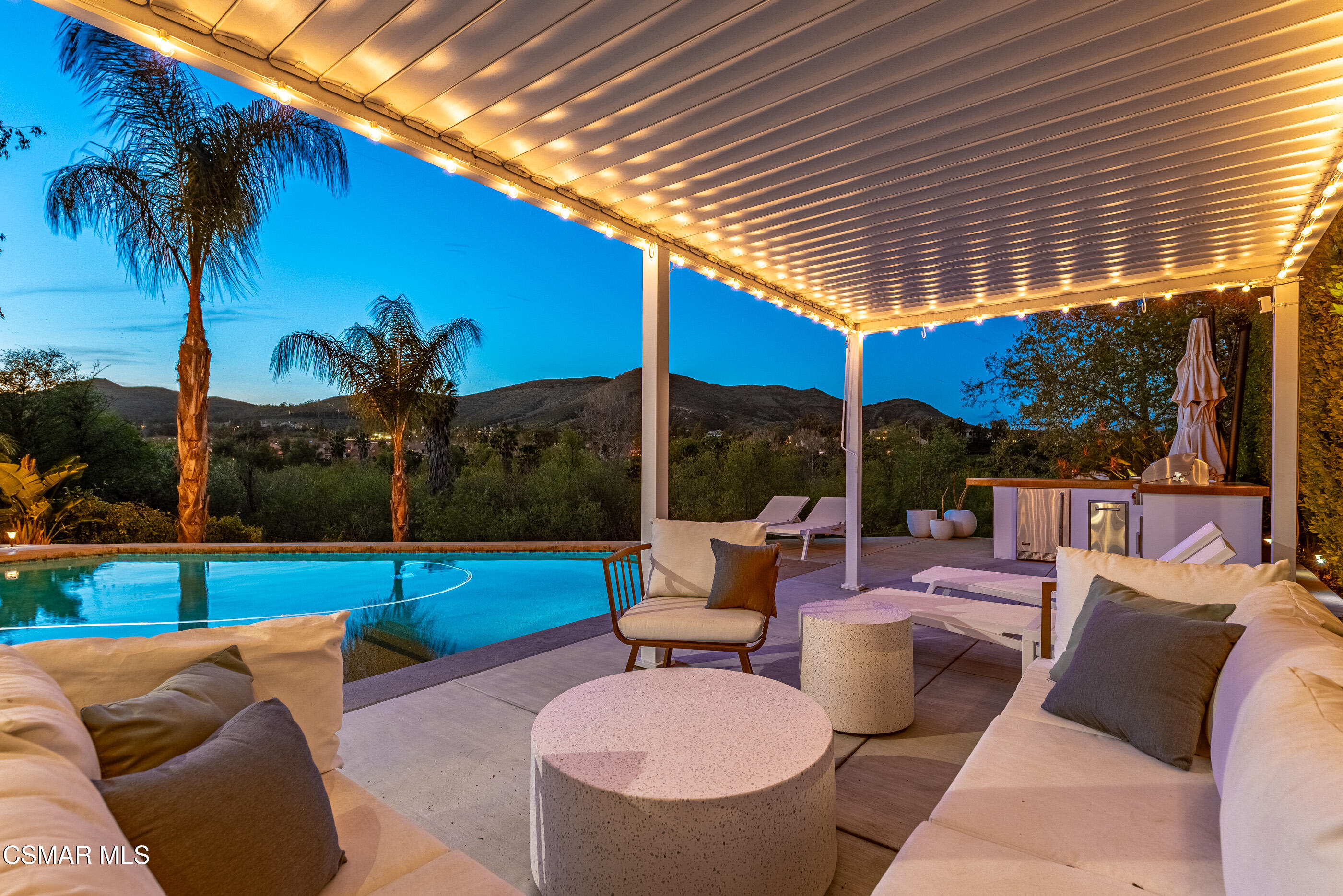 575 Fairfield Road Simi Valley, CA 93065 - Photo 4 of 57 575 Fairfield Rd Simi Valley-212