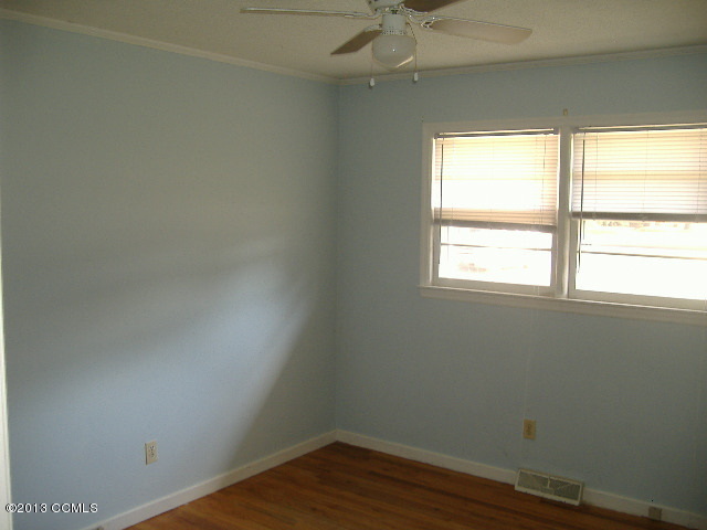 424 Austin Road Beaufort, NC 28516 - Photo 13 of 16 Bedroom 2