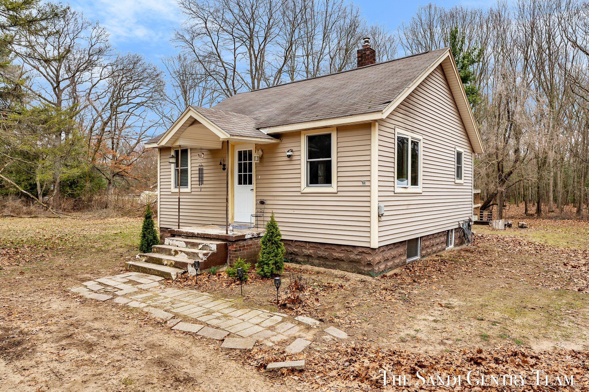 2344 Russell Road Muskegon, MI 49445 - Photo 3 of 33 03-KYL00568