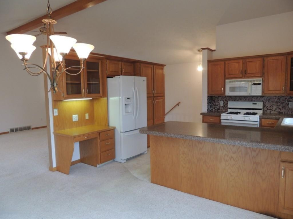 7644 Golfview Court Jenison, MI 49428 - Photo 20 of 45 Dining to kitchen