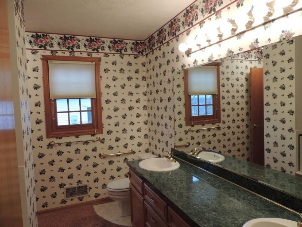 7644 Golfview Court Jenison, MI 49428 - Photo 28 of 45 Master bathroom