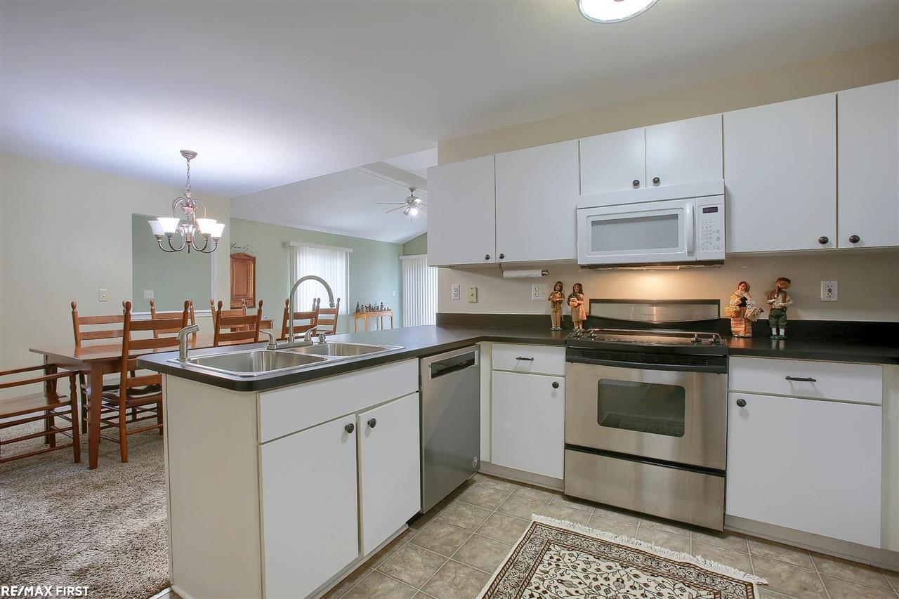 16726 Country Ridge Lane Macomb, MI 48044 - Photo 10 of 26
