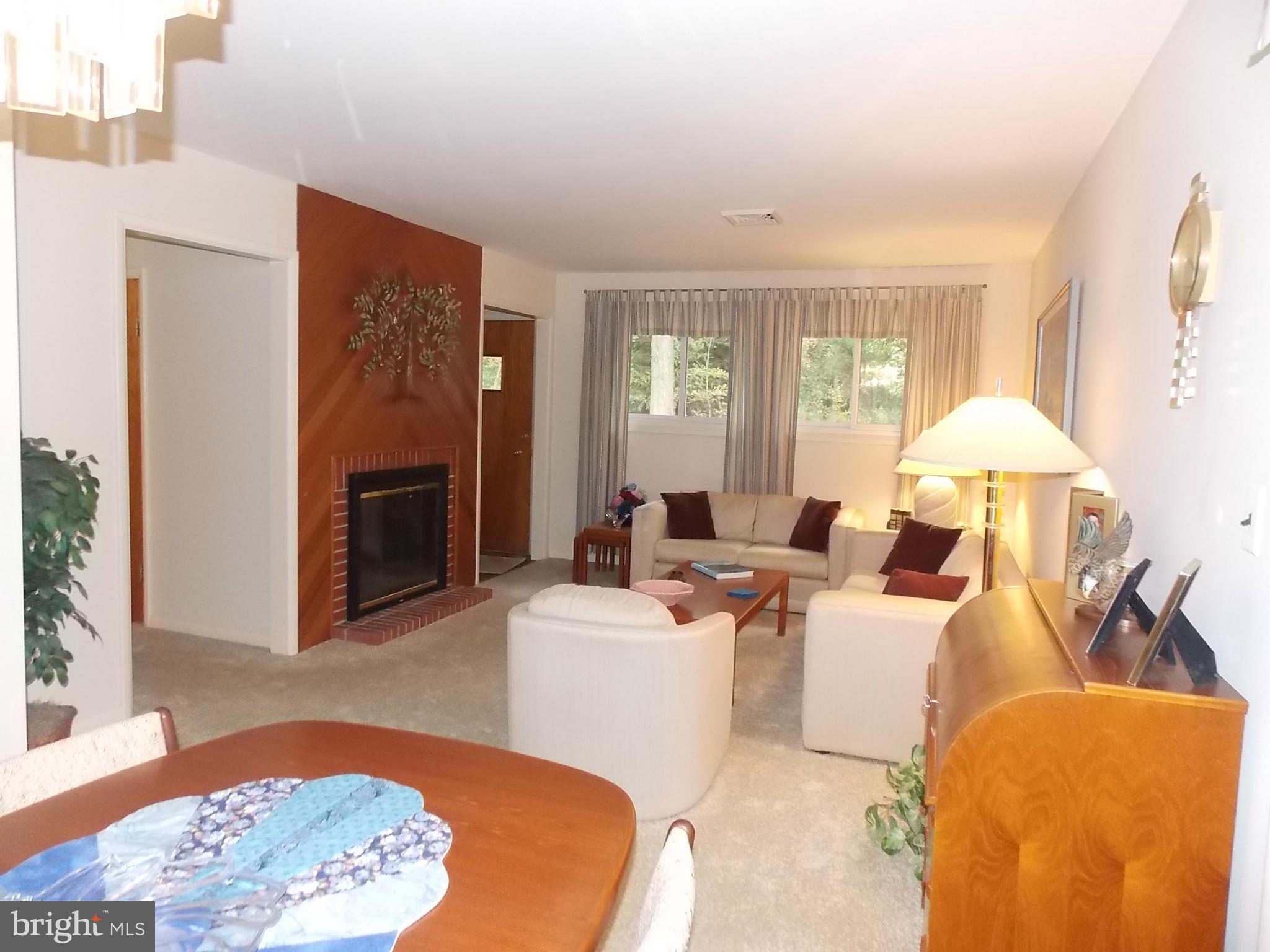 916 Greenfield Road Joppa, MD 21085 - Photo 16 of 30 Living Room