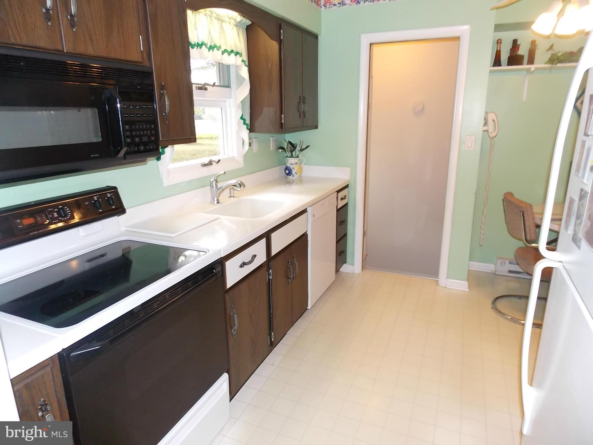 916 Greenfield Road Joppa, MD 21085 - Photo 20 of 30 Kitchen