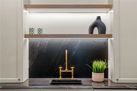 a close view of sink