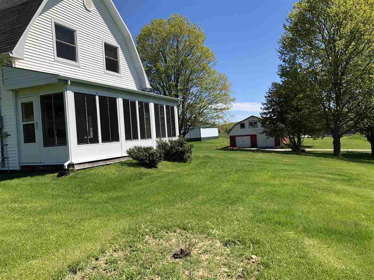 2250 North Mork Road Suttons Bay, MI 49682 - Photo 4 of 41 1859120-3.JPG