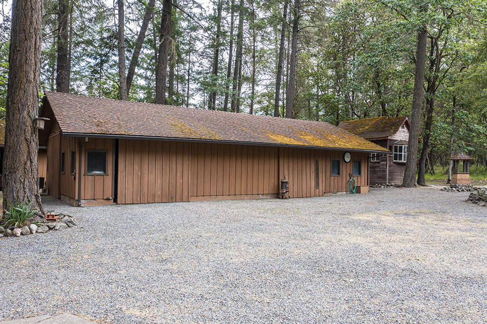 8075 North Applegate Road Grants Pass, OR 97527 - Photo 7 of 44 DJI_0518 a
