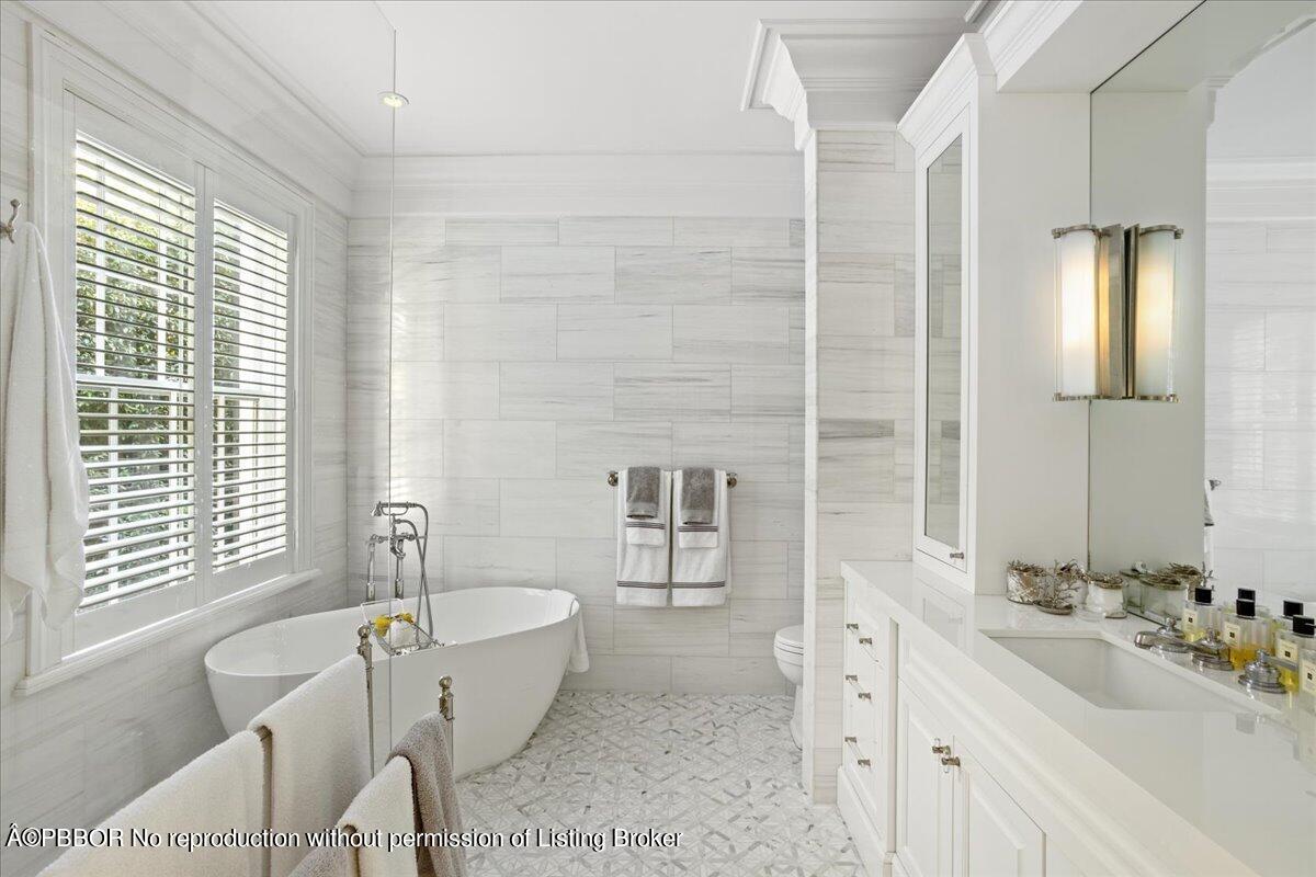 259 Merrain Road Palm Beach, FL 33480 - Photo 27 of 57 Bath