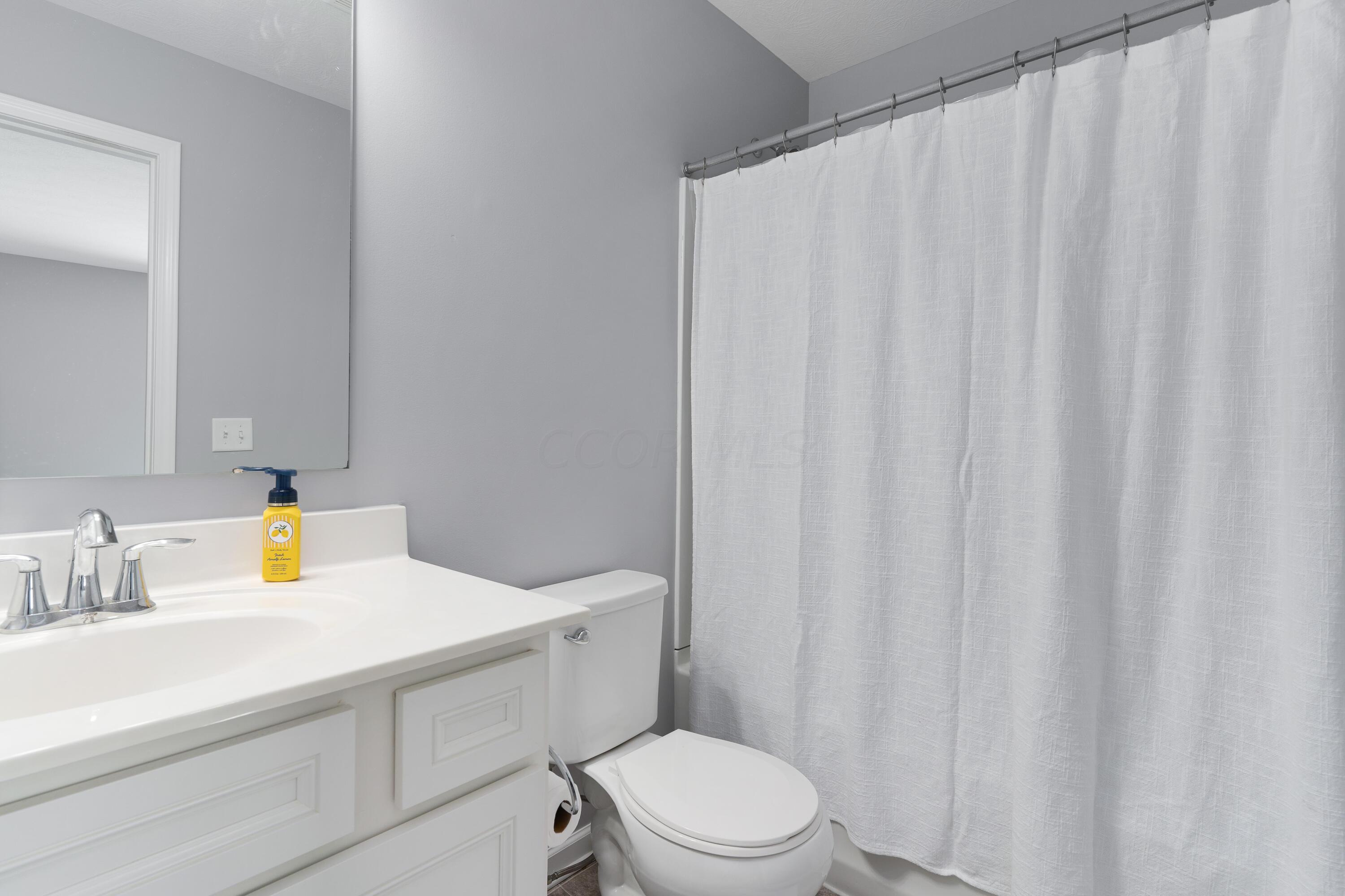 487 Autumn Ridge Circle Pickerington, OH 43147 - Photo 23 of 32 Ensuite bath