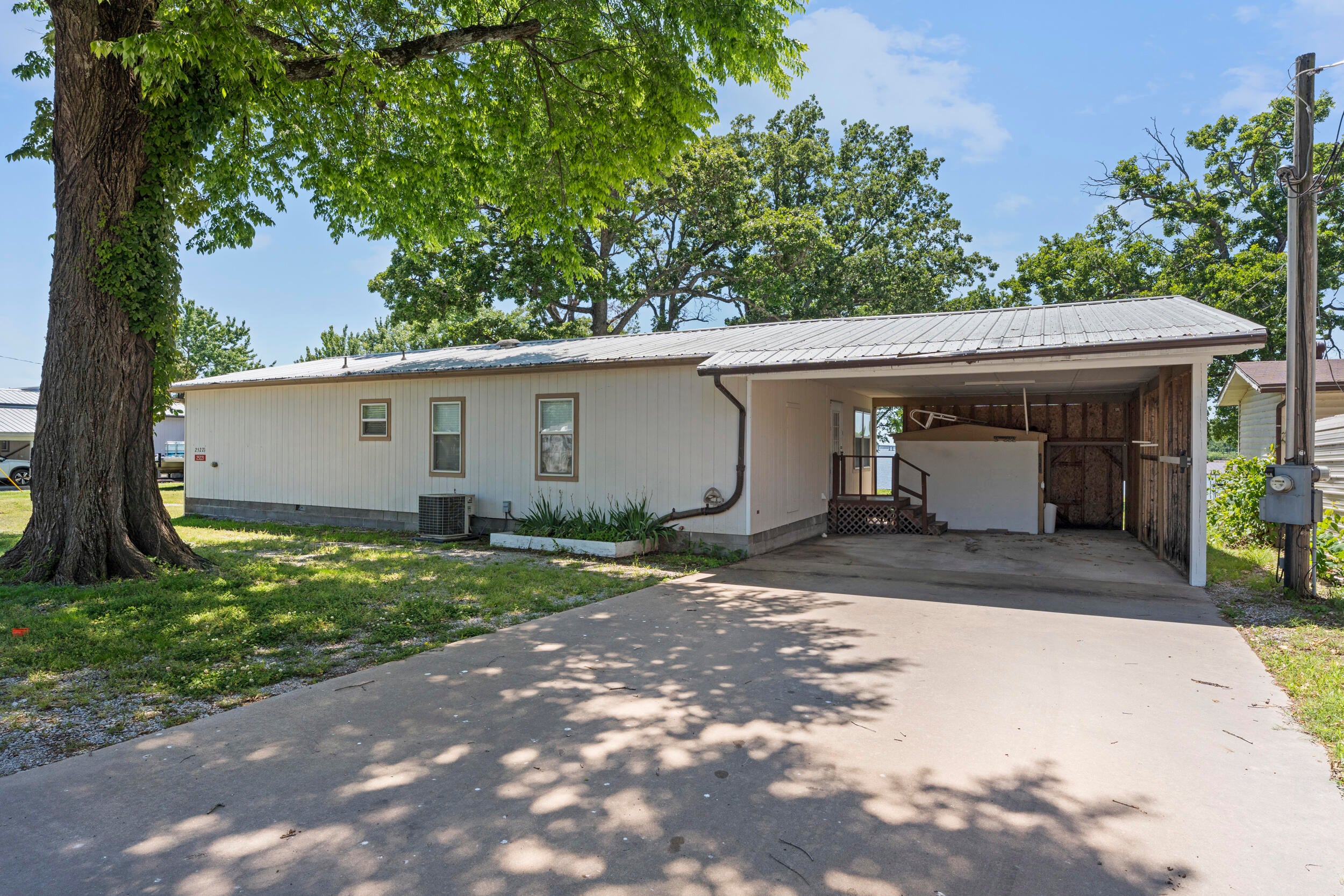 25221 South 603 Road Grove, OK 74344 - Photo 2 of 36 Front View of Home