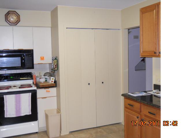 613 Ashley Circle East Rochester, MI 48307 - Photo 4 of 8 31044468-3.JPG