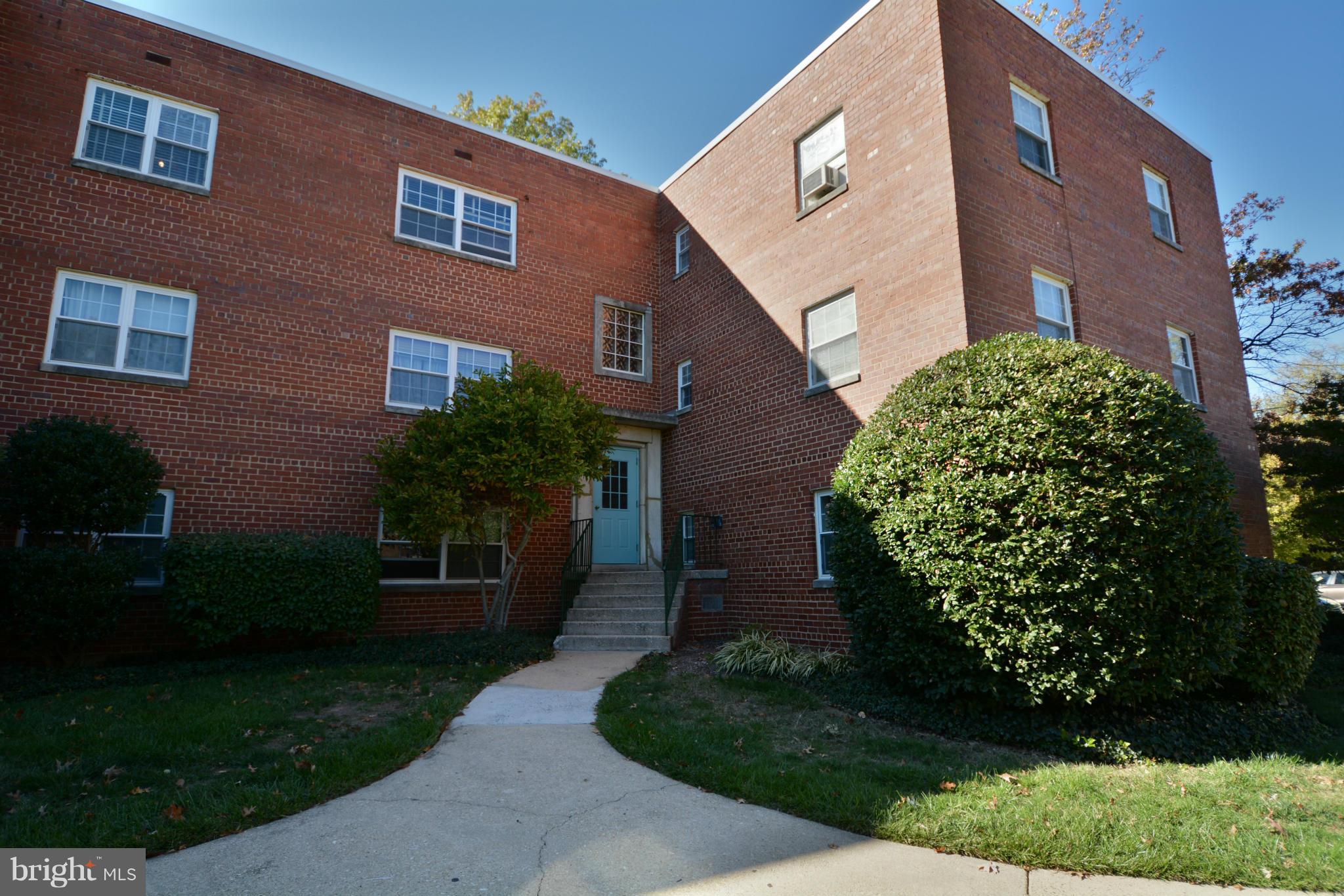 5320 8th Road South, Unit 8 Arlington, VA 22204 - Photo 1 of 17 Exterior (Front)