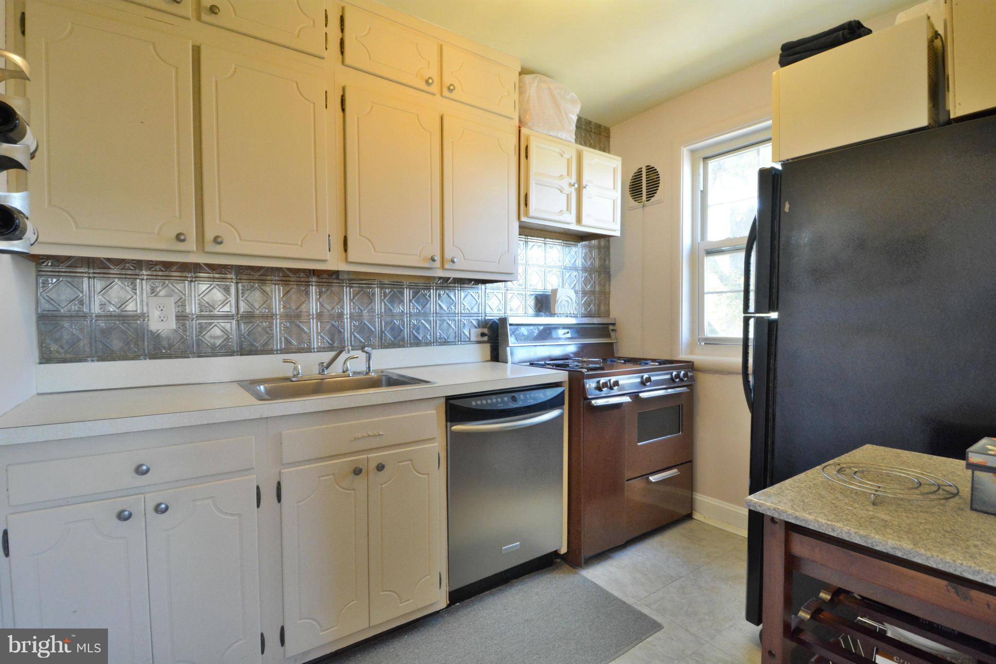 5320 8th Road South, Unit 8 Arlington, VA 22204 - Photo 3 of 17 Kitchen