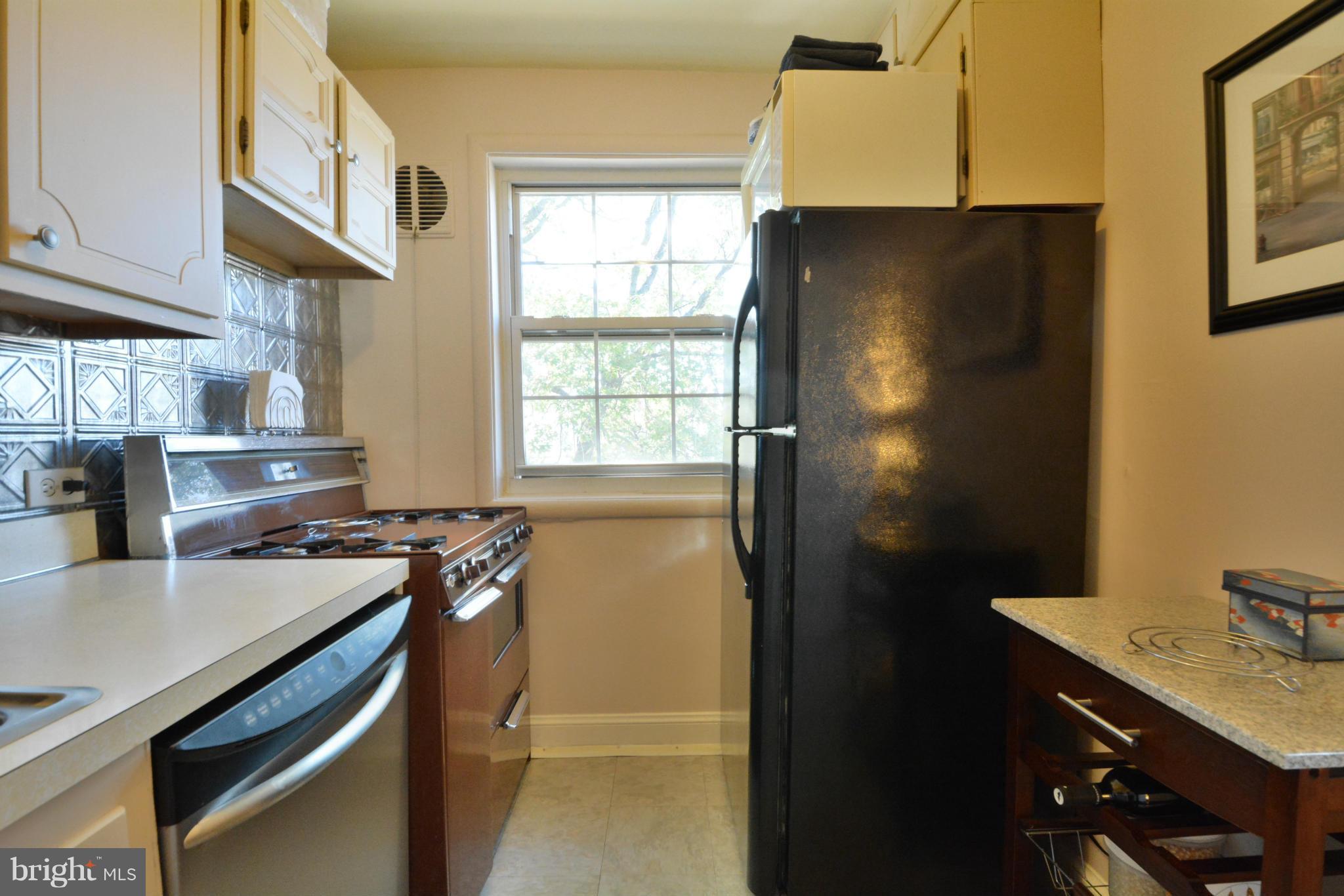5320 8th Road South, Unit 8 Arlington, VA 22204 - Photo 4 of 17 Kitchen