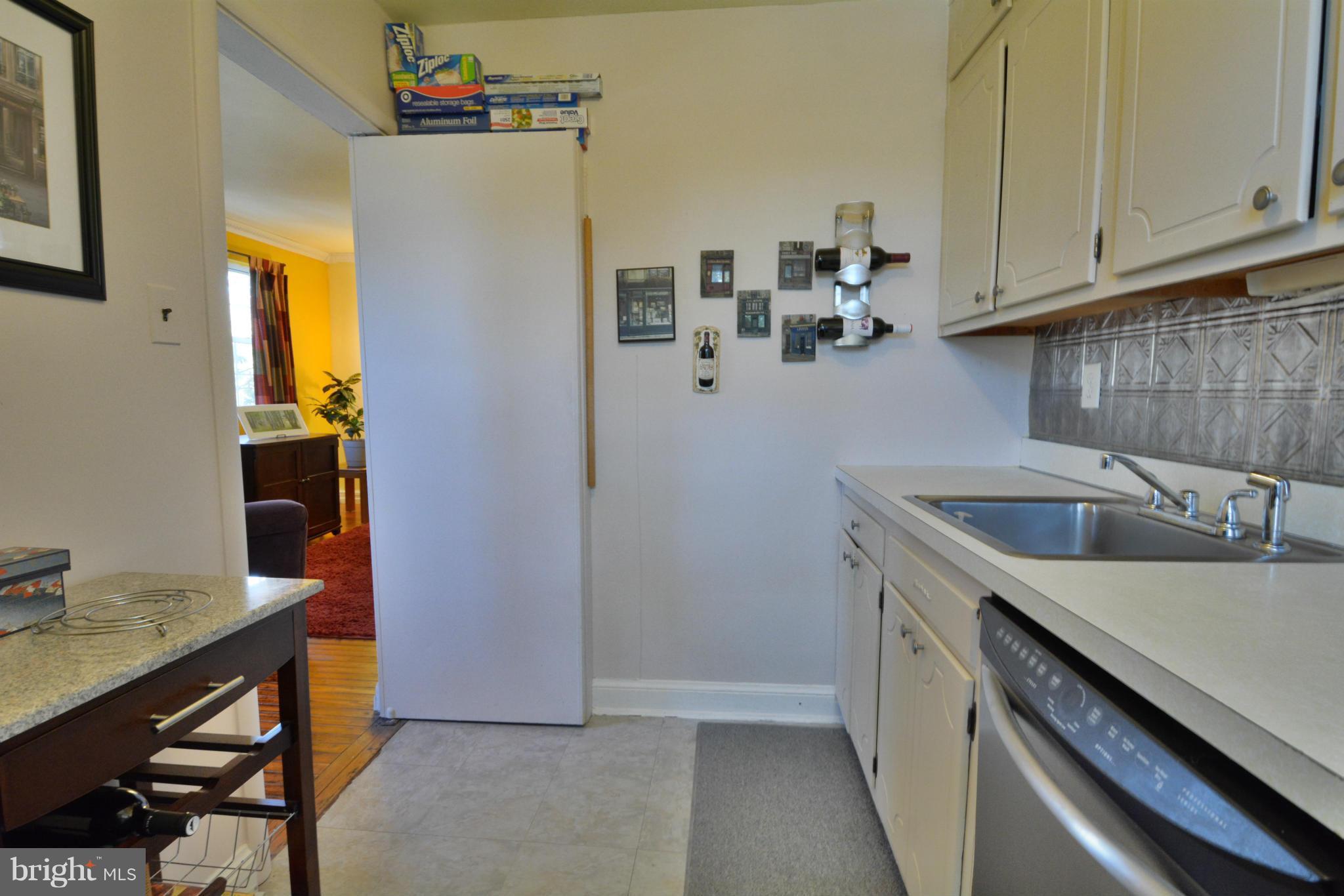 5320 8th Road South, Unit 8 Arlington, VA 22204 - Photo 5 of 17 Kitchen