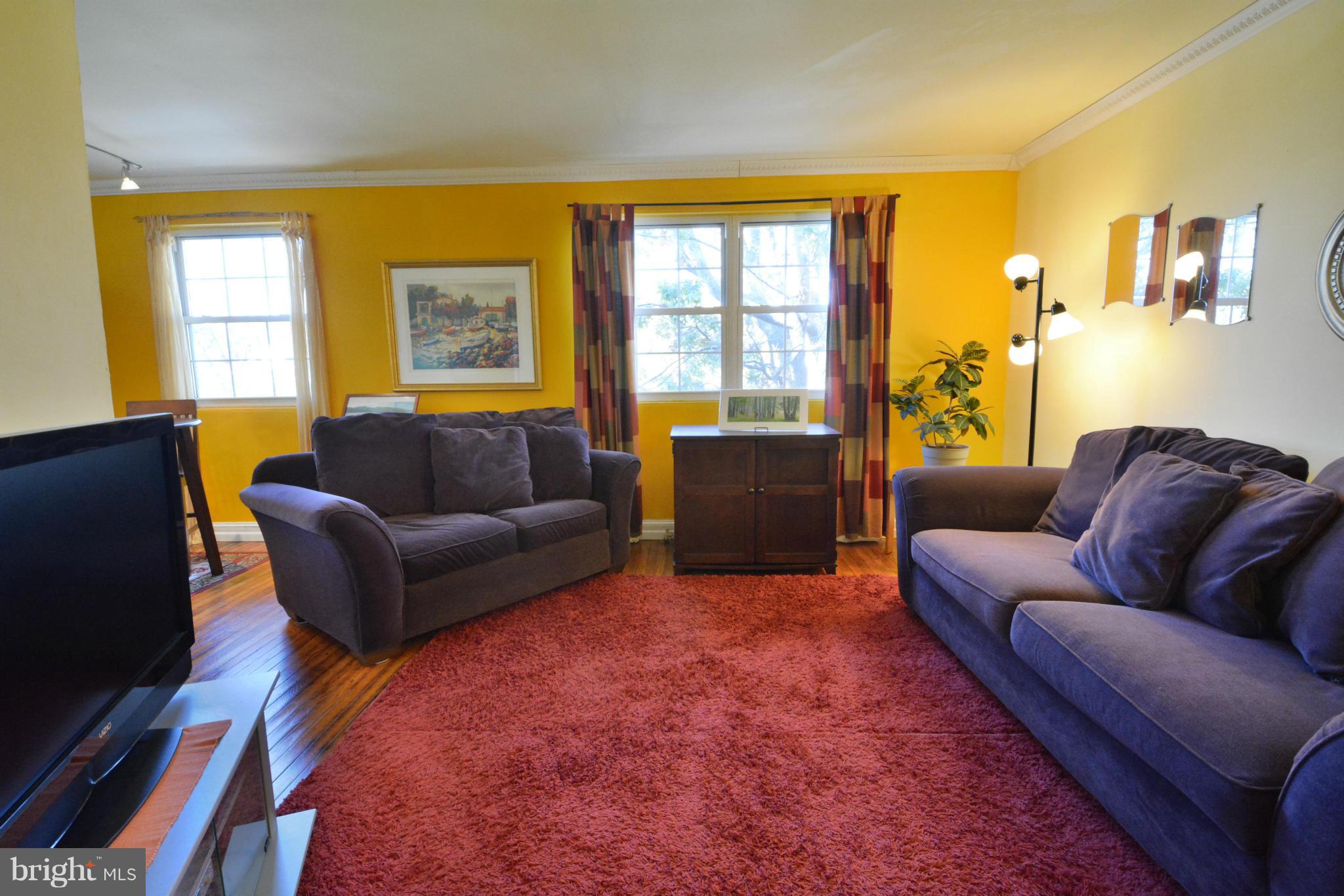 5320 8th Road South, Unit 8 Arlington, VA 22204 - Photo 6 of 17 Living Room