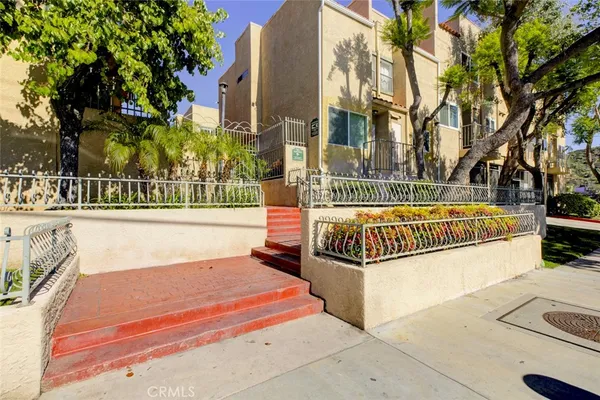 $599,000 | 10260 Plainview Avenue, Unit 22, Tujunga, CA 91042