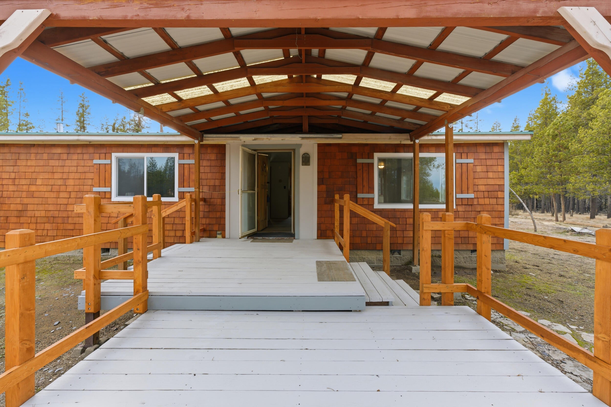 7240 Howard Road La Pine, OR 97739 - Photo 5 of 42 Front covered porch / deck