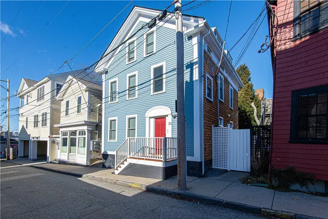 $2,500 | 30 Prospect Hill Street, Unit 1, Newport, RI 02840