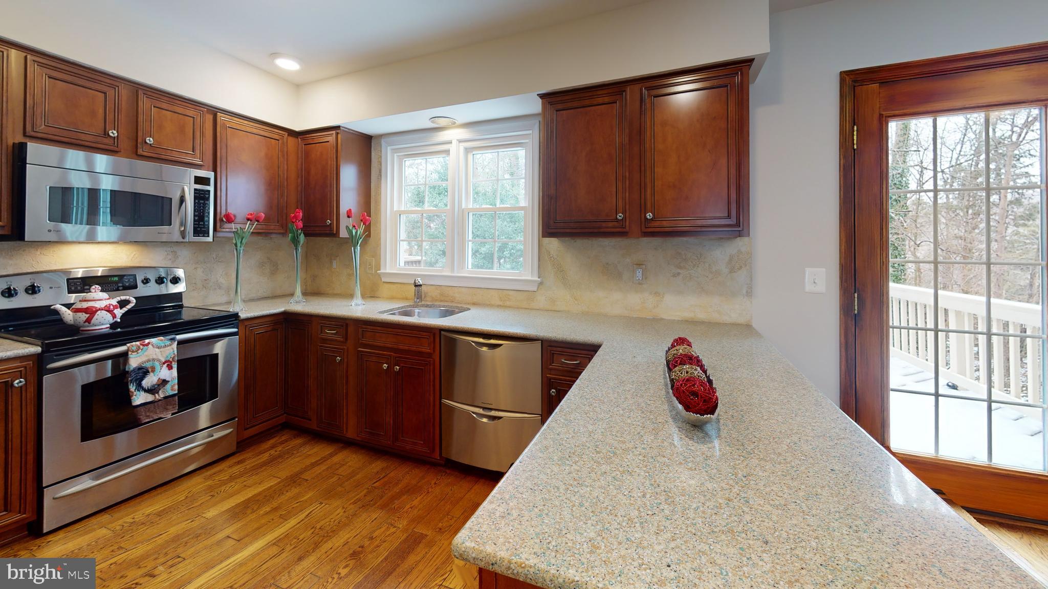 11723 Great Owl Circle Reston, VA 20194 - Photo 4 of 31 Gallery Image 4
