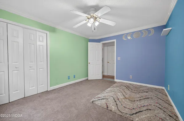 a view of a livingroom with an empty space