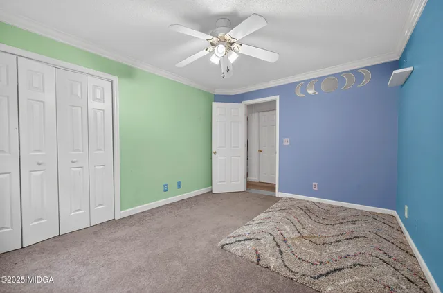 a view of a livingroom with an empty space