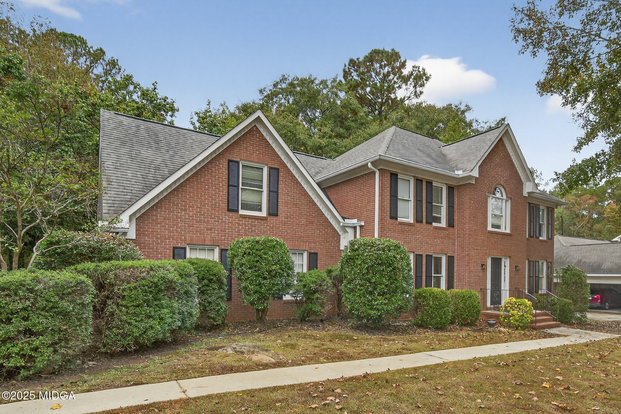 181 Rivoli Landing Macon, GA 31210 - Photo 4 of 37 a front view of a house with a yard