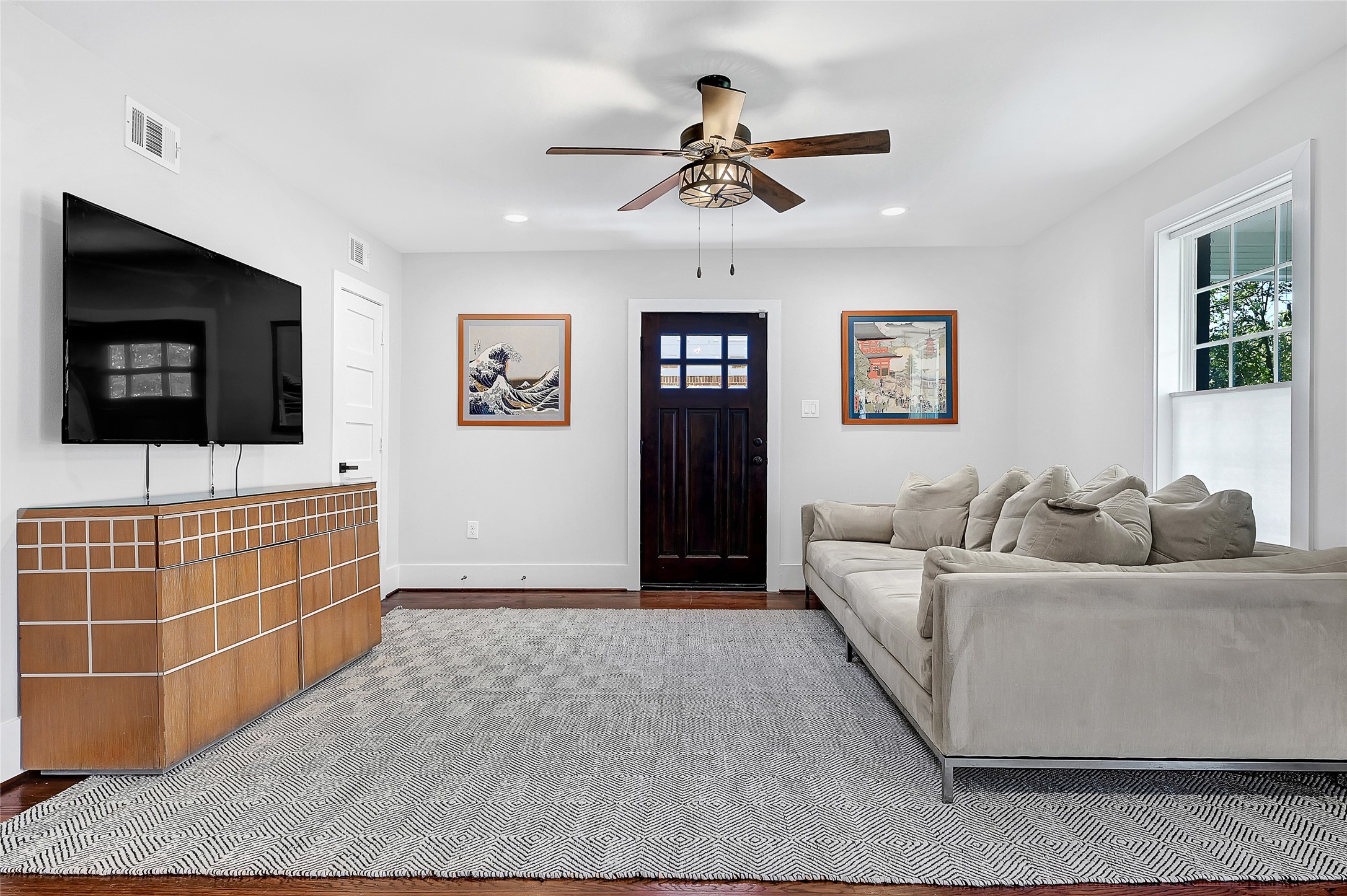 3343 Tampa Street Houston, TX 77021 - Photo 7 of 41 a living room with a couch and a flat screen tv