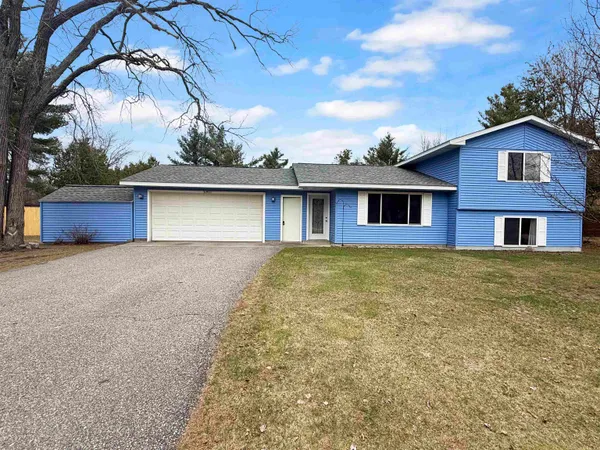 $329,900 | 6811 Arbor Haven Lane, Wisconsin Rapids, WI 54494