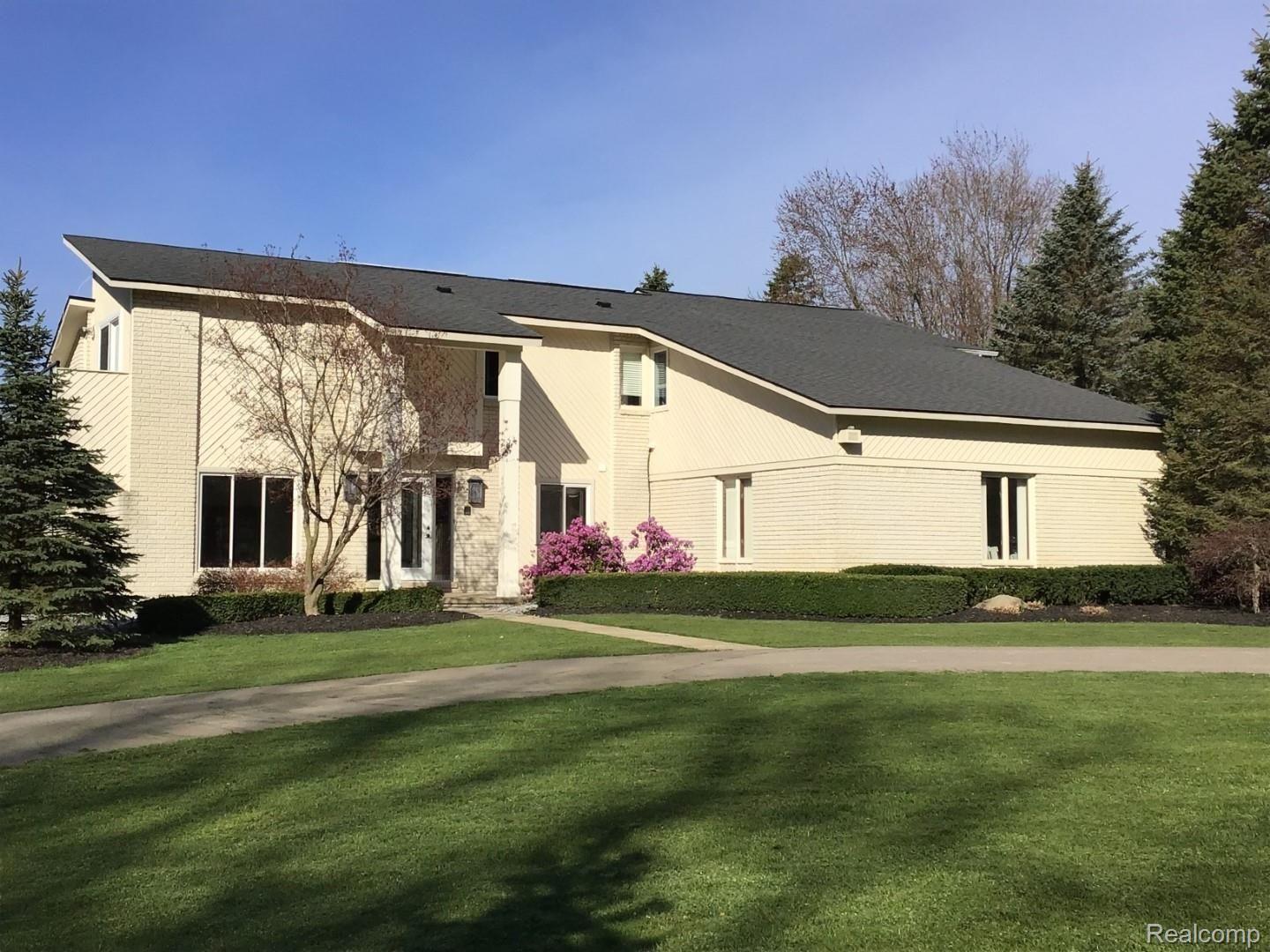 2881 Clarkston Road Oakland, MI 48363 - Photo 5 of 98 FrontApproach (7).jpg