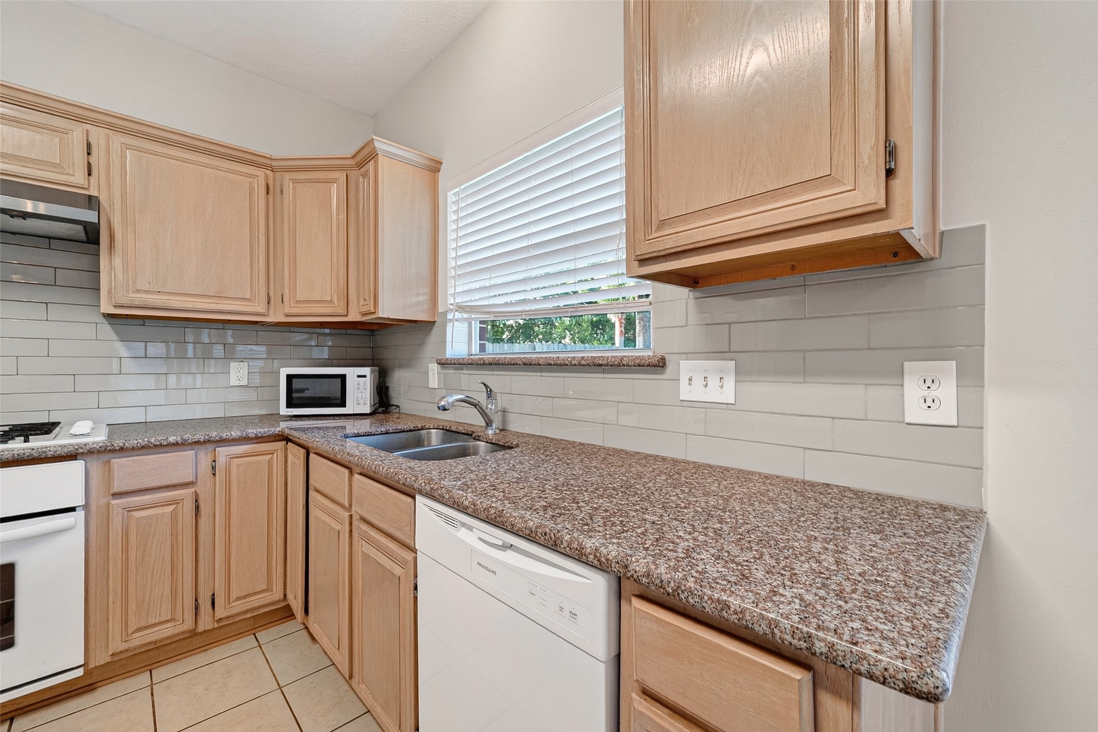 4539 Springfield Lakes Street Sugar Land, TX 77479 - Photo 11 of 34 a kitchen with appliances cabinets and a counter top space