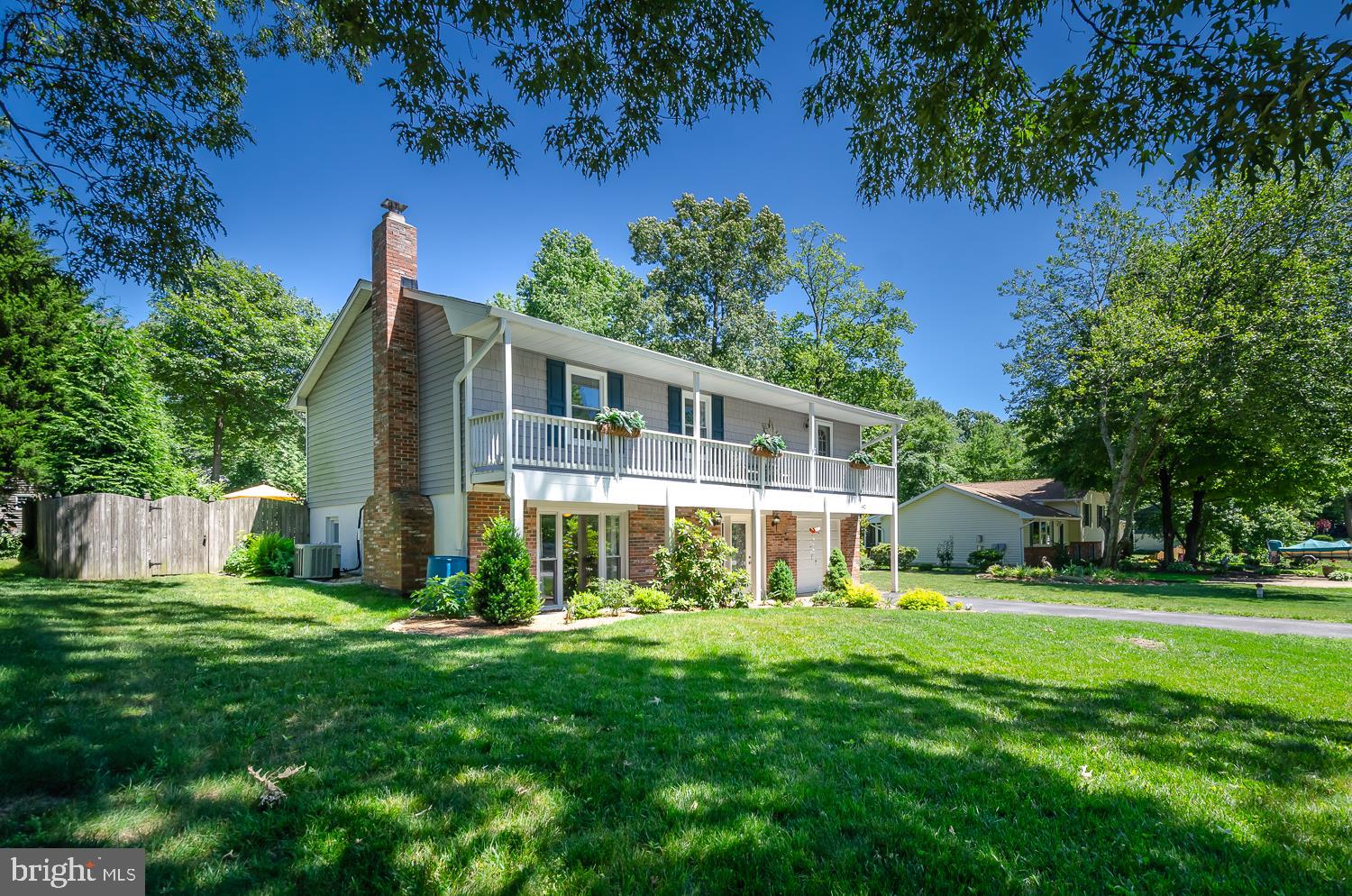 Lots of gorgeous yard!