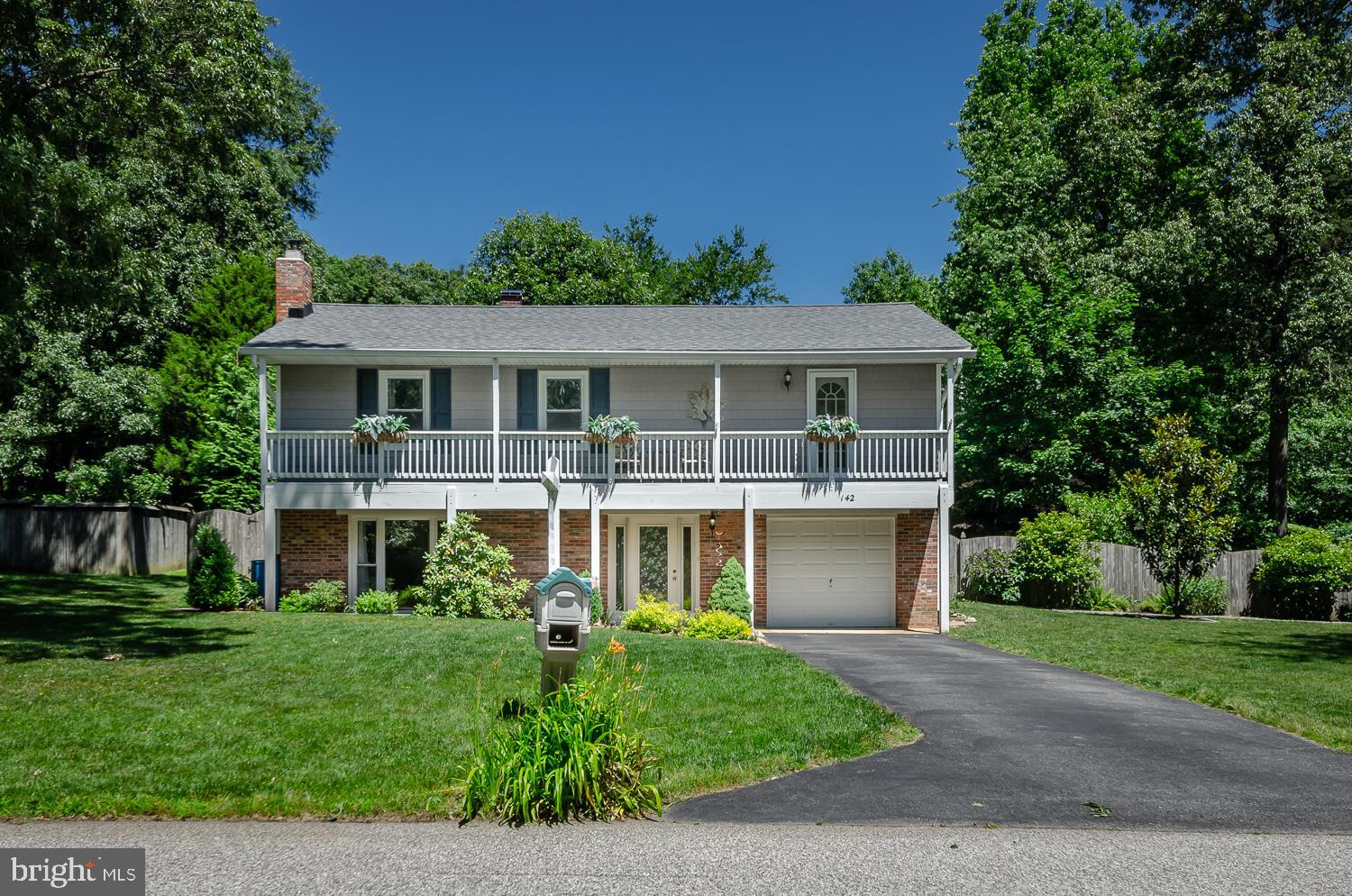 142 Circle Rd., in Long Point on the Magothy!