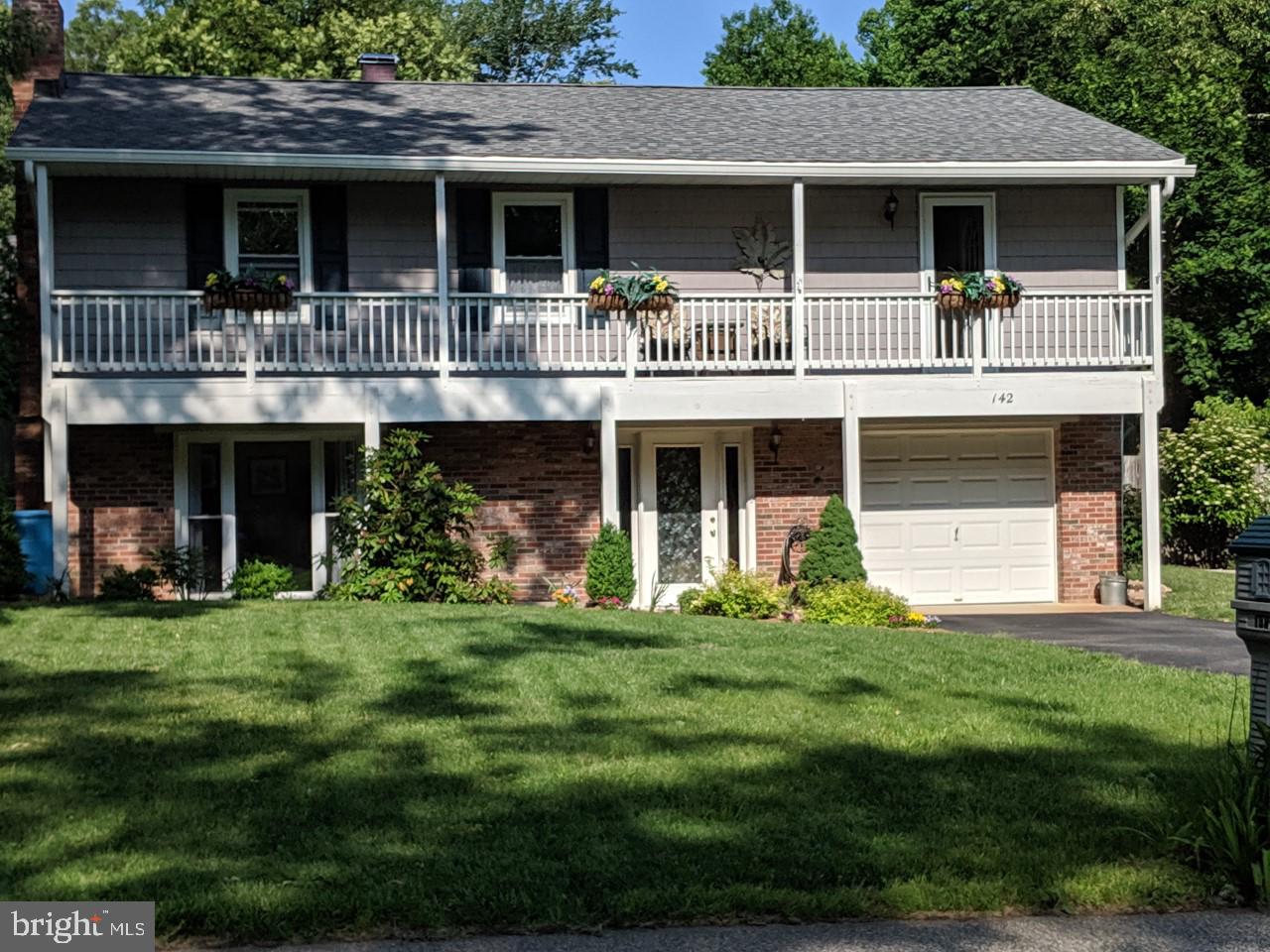 Curb appeal abounds!