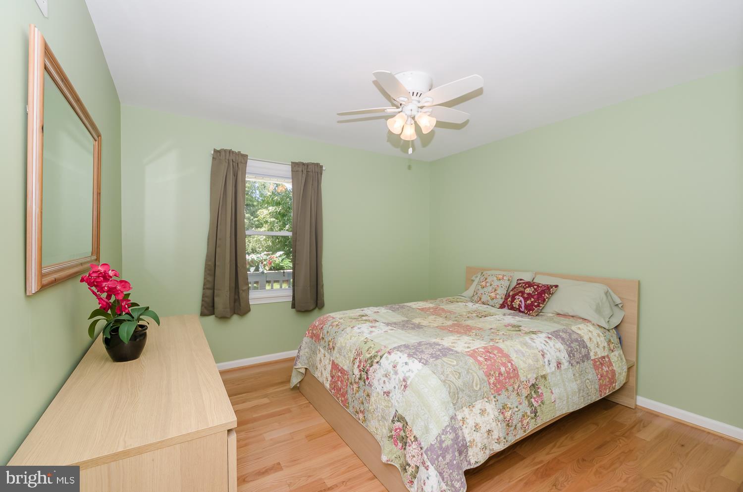 142 Circle Road Pasadena, MD 21122 - Photo 33 of 56 Third bedroom