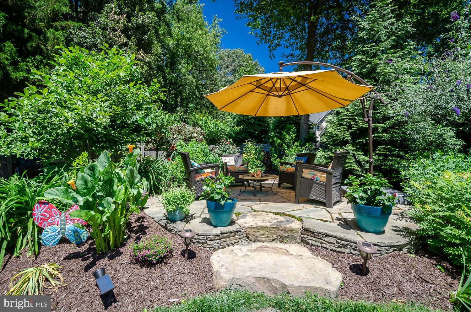 142 Circle Road Pasadena, MD 21122 - Photo 42 of 56 Sitting area, ideal spot to relax! Or party!