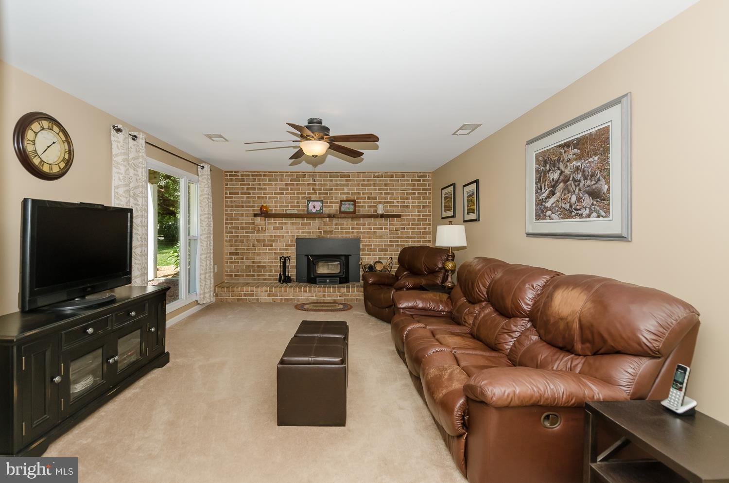 142 Circle Road Pasadena, MD 21122 - Photo 10 of 56 Large Fam. Rm with brick fireplace!