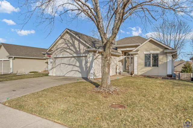 $310,000 | 2412 Southwest Kings Court, Topeka, KS 66614
