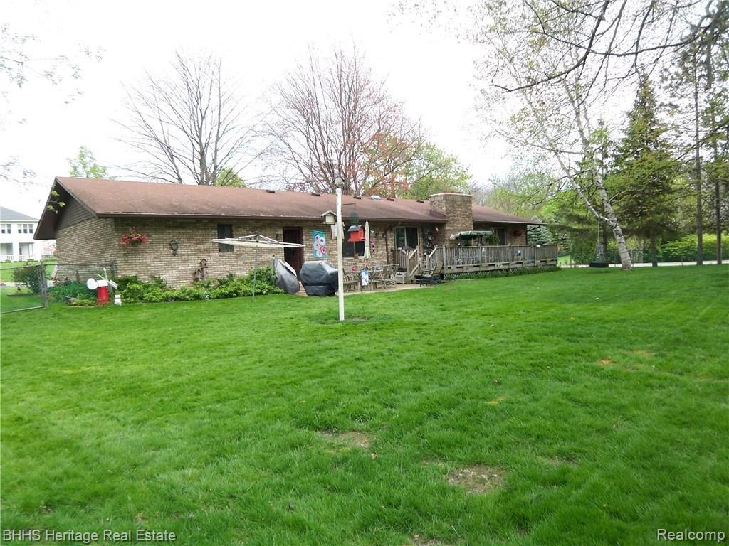 115 Thompson Street Howell, MI 48843 - Photo 9 of 25 100_0298.JPG